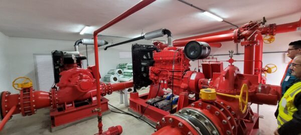 Sistemas de Bombeamento Preventivos de Incêndio: Comparação entre NBR, NFPA e UL/FM